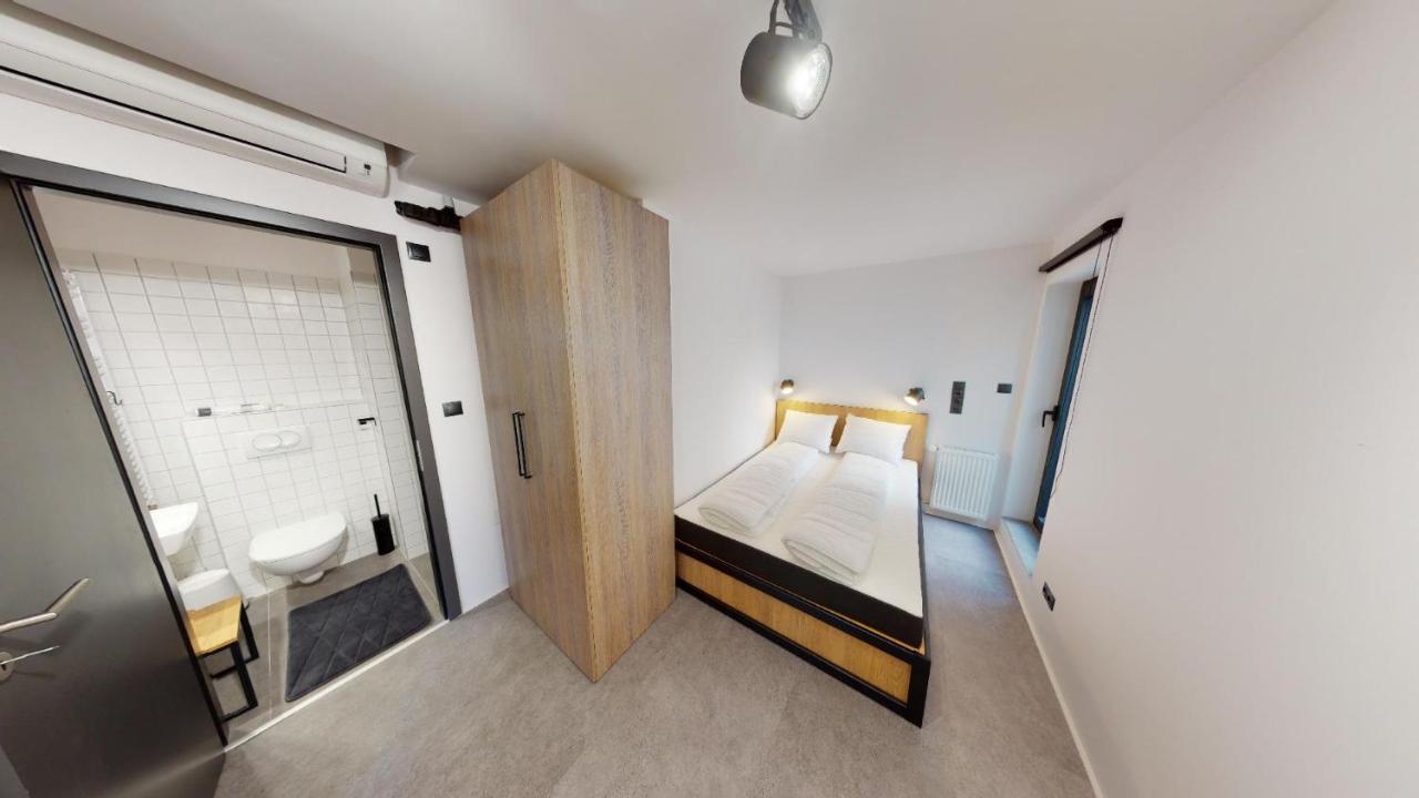 Apartament In 7 *