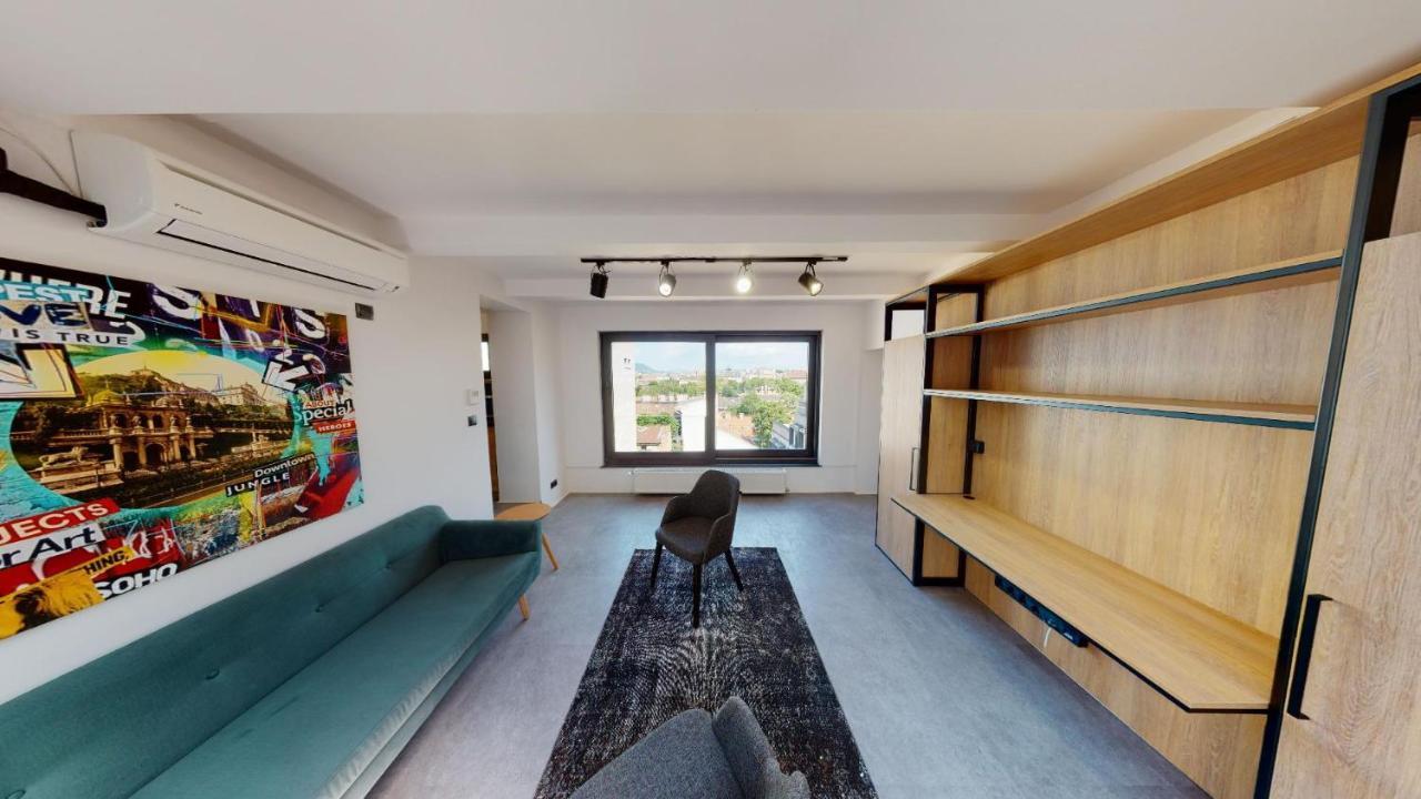 In 7 Apartament *