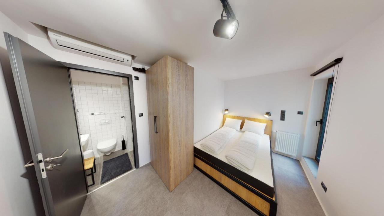 In 7 Apartament *